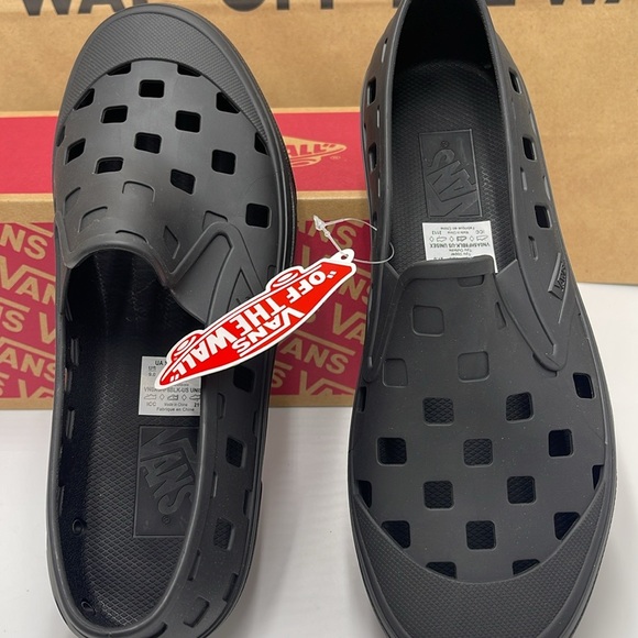 Vans Women’s Slip-On Trk Black
VN0A5HF8BLK
Sneakerss Crocs - Picture 13 of 16